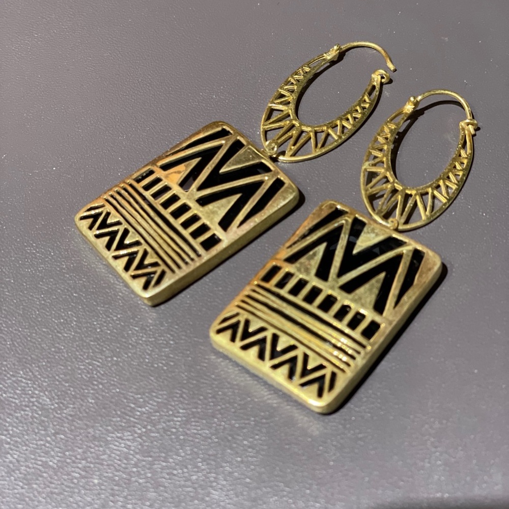 Stunning earrings! Reversible :)